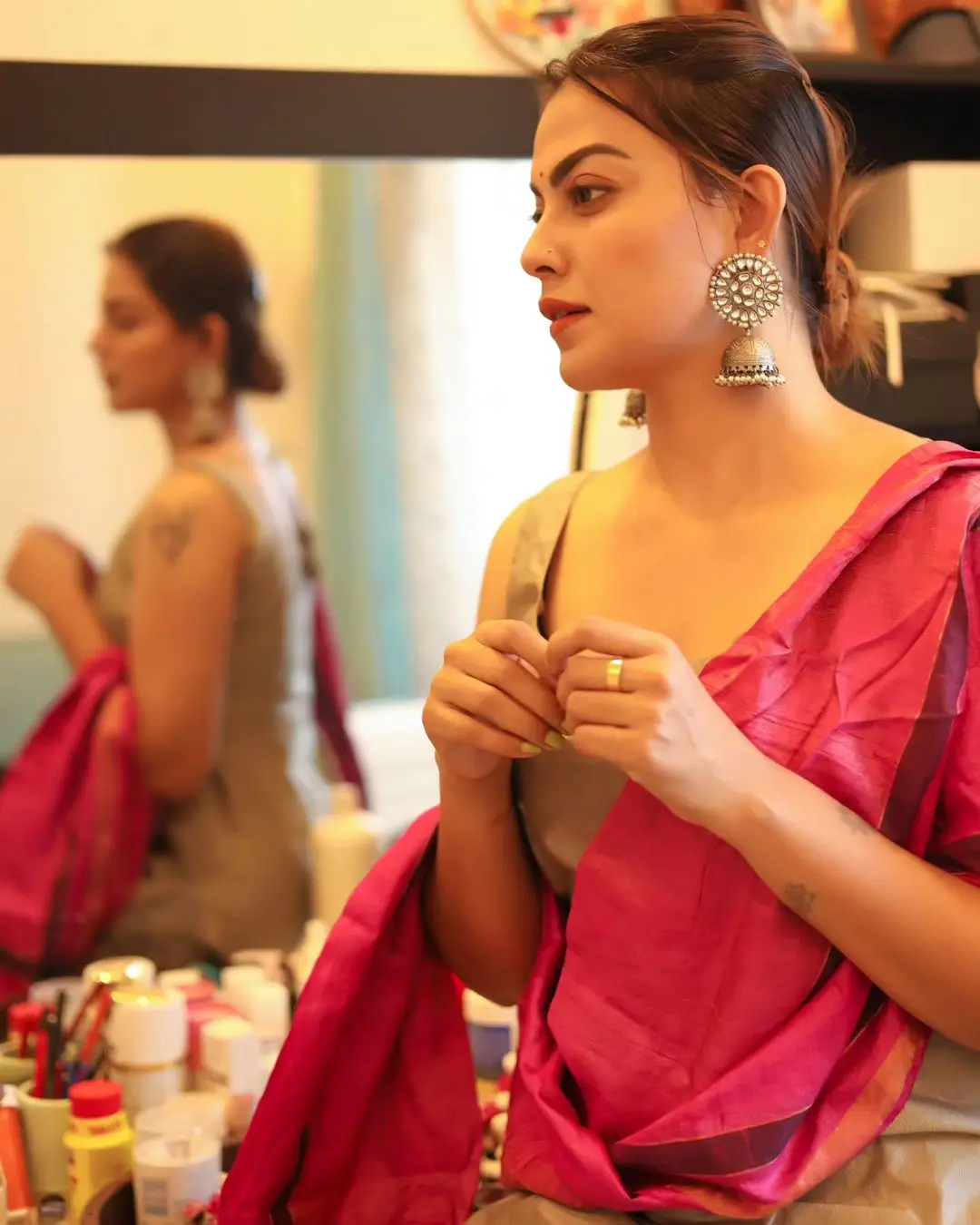 ANUSREE NAIR WEARING BEAUTIFUL EARRINGS JEWELLERY RED LEHENGA CHOLI